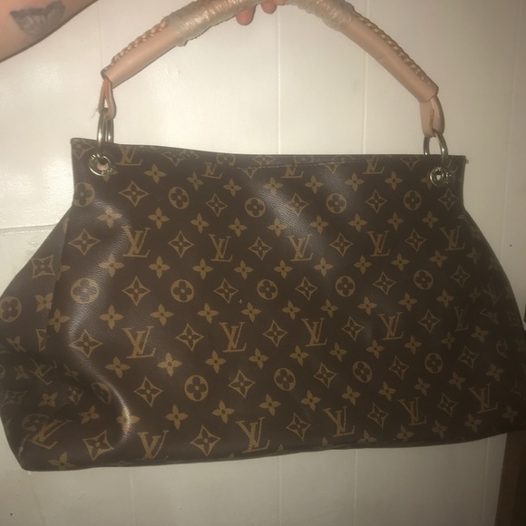 Louis Vuitton bag - Picture 1 of 5